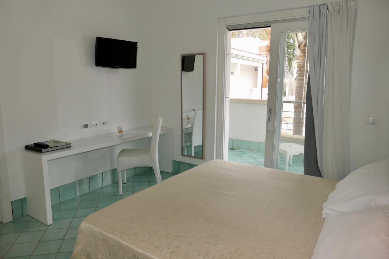 Ganimede Hotel Sperlonga Bagian luar foto