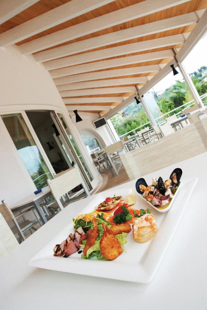 Ganimede Hotel Sperlonga Bagian luar foto