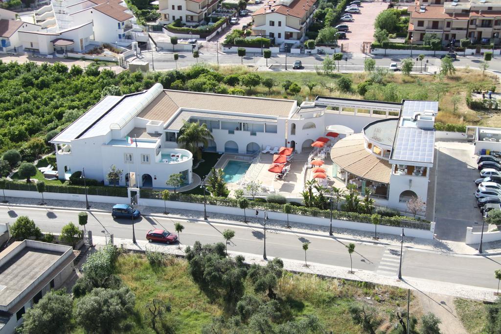 Ganimede Hotel Sperlonga Bagian luar foto
